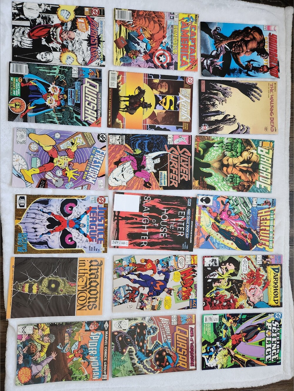Marvel DC Comic Lot Walking Dead Spider-Woman Captain America Silver Surfer 18pc